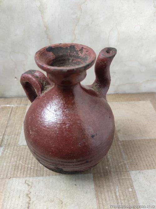 明代酱红釉歪把子酒执壶